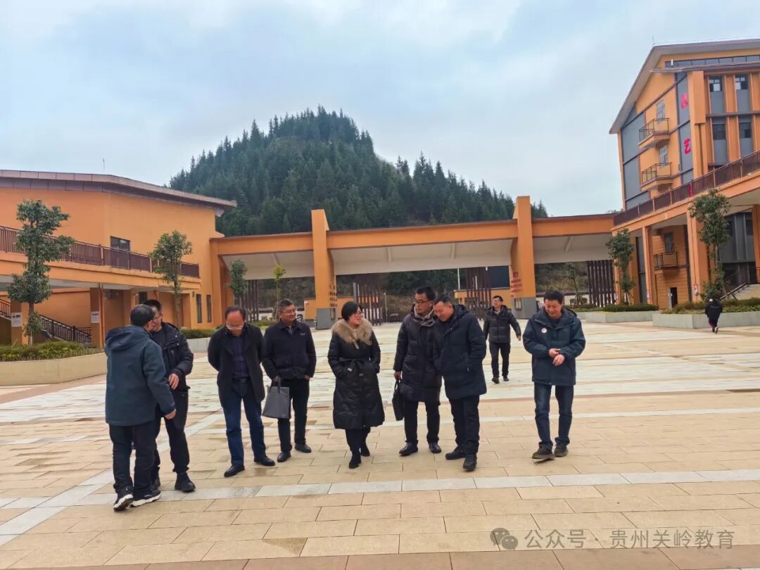 深入班级,调研座谈,查阅台账等方式,在充分肯定关岭各级各类学校安全