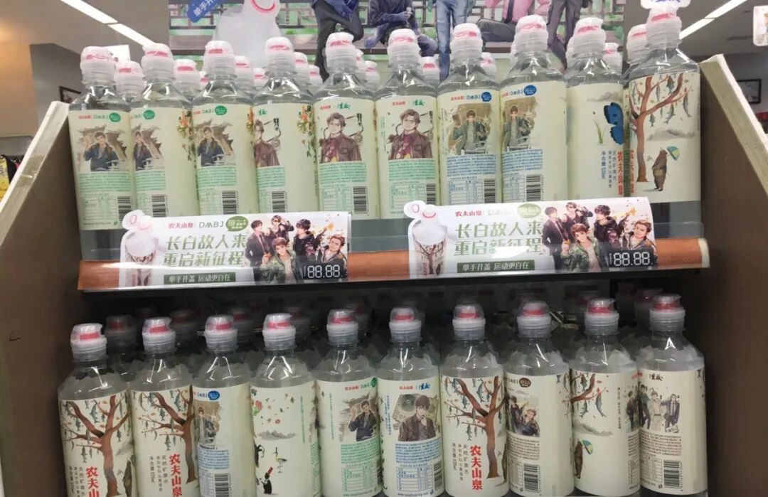 钟睒睒：讲好卖水故事，玩转瓶子营销丨食业人物