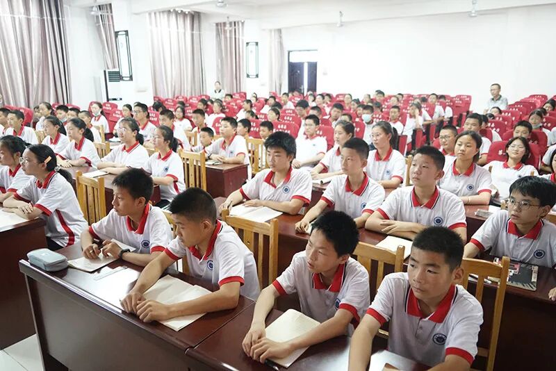 的微纳米机器人湖北九三科学讲堂第四十二场走进襄阳南漳县实验中学