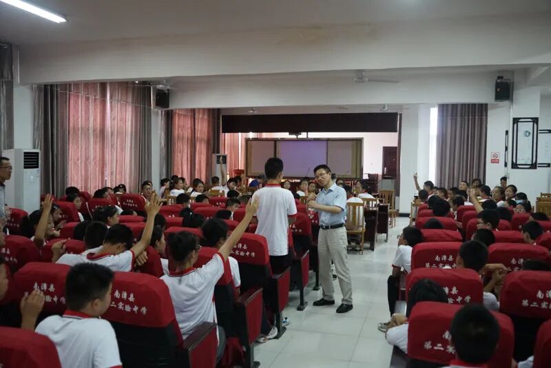 的微纳米机器人湖北九三科学讲堂第四十二场走进襄阳南漳县实验中学