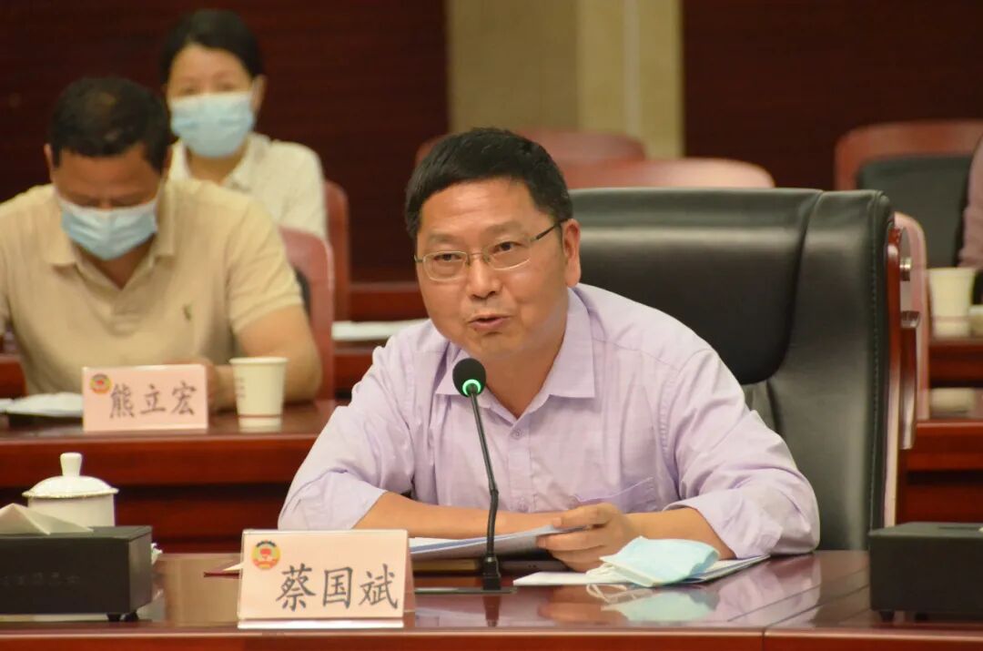 蔡国斌代表九三学社湖北省委发言并提出建议.