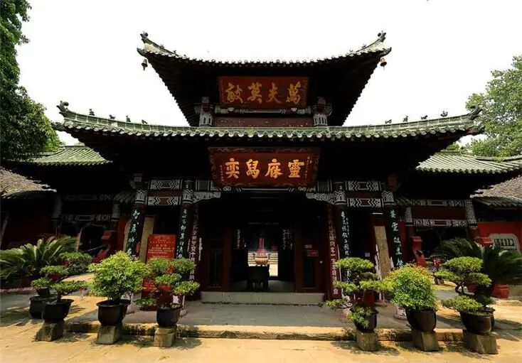 张飞庙 - 长江三峡景点 - 【长江三峡游轮中心官网】重庆三峡游轮旅游多少钱_三峡旅游船票价格_宜昌到重庆游轮-长江三峡豪华黄金游轮旅游订票中心网