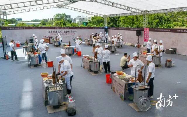 举办卤鹅技艺暨创新融合菜品大赛