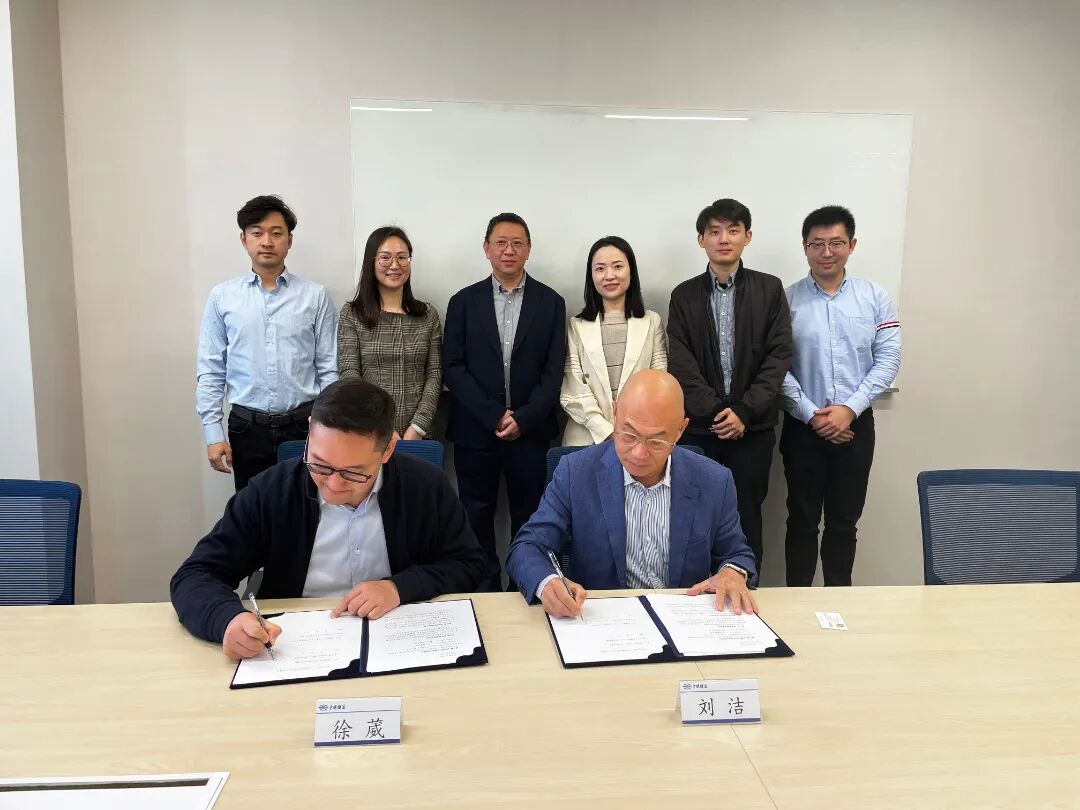 招商银行与全球捷运签署战略合作协议