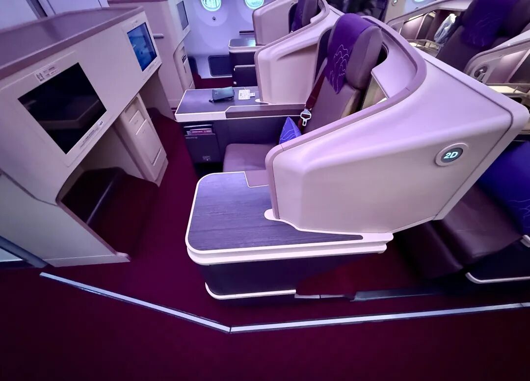深圳飞上海吉祥航空B787-9商务舱体验 Bulkhead座位脚垫宽敞 1800元现金票