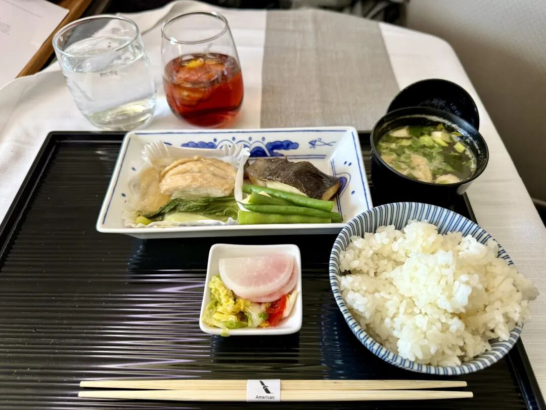 美国航空777真头等舱11月停售 110K里程末班车体验
