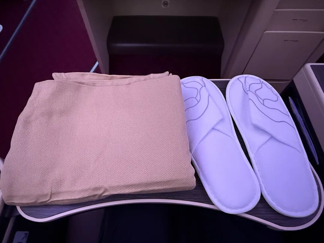 深圳飞上海吉祥航空B787-9商务舱体验 Bulkhead座位脚垫宽敞 1800元现金票