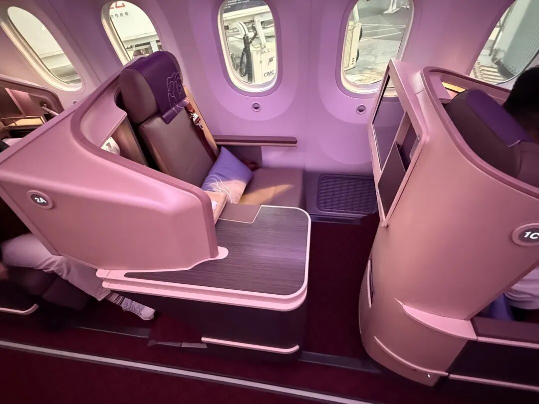 深圳飞上海吉祥航空B787-9商务舱体验 Bulkhead座位脚垫宽敞 1800元现金票