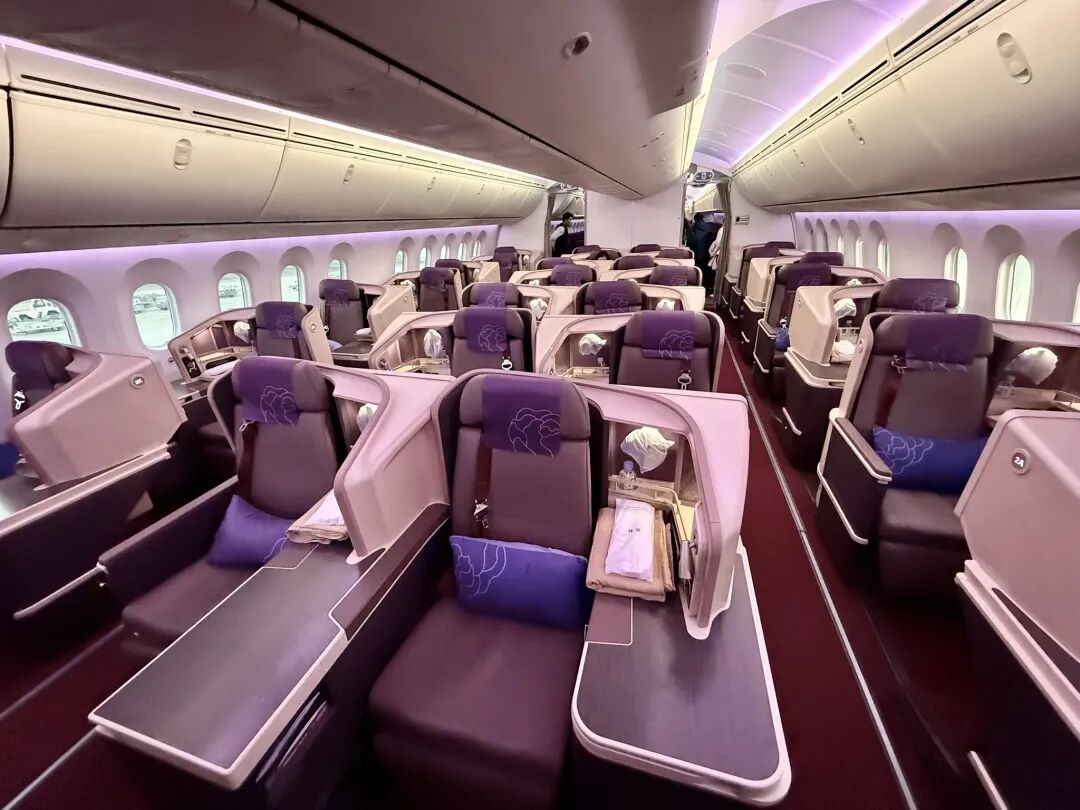 深圳飞上海吉祥航空B787-9商务舱体验 Bulkhead座位脚垫宽敞 1800元现金票