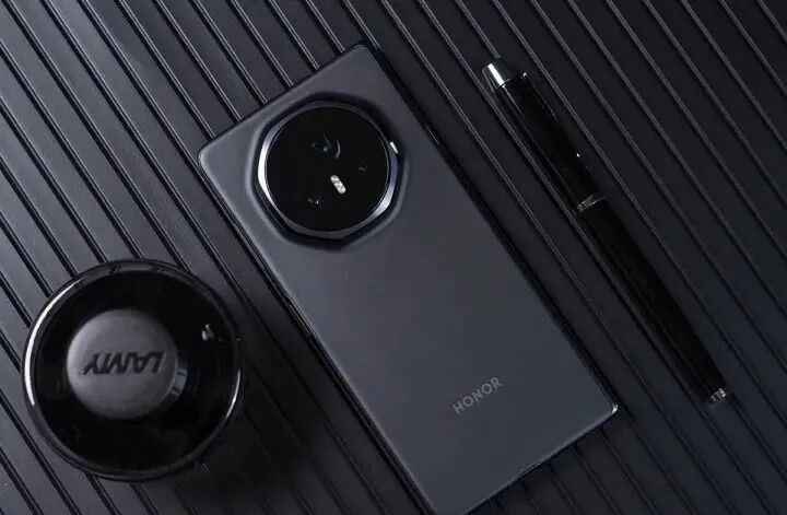 8999元！荣耀偷偷上新机：骁龙8Gen3+顶级三摄+折叠屏