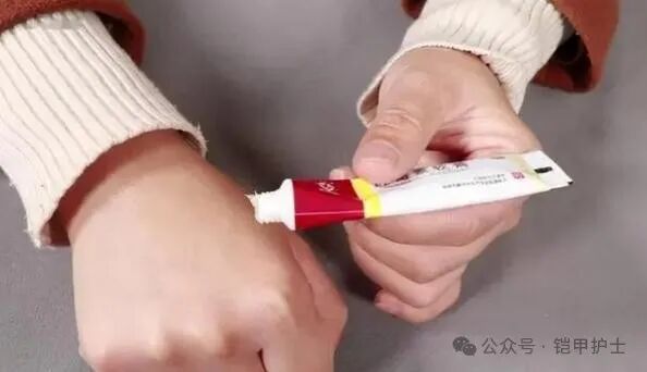 纱布有什么红霉素软膏，在眼部涂两下，身体会有什么变化？建议来了解下_https://www.jmylbn.com_新闻资讯_第2张