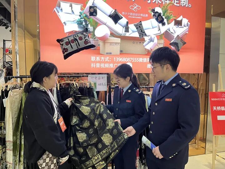 马面裙：现代织锦与市场的共舞