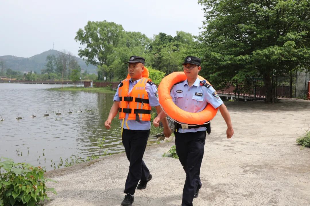 贞丰公安:旅游警察描绘平安好"警"色