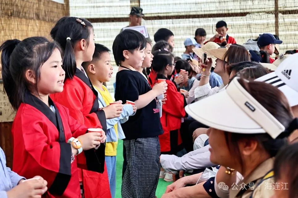 解锁连江新玩法！萌娃秒变“小茶农”