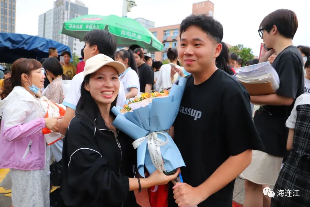 高考落幕!实拍连江考场外的这一幕幕...... 高考落幕!实拍连江考场外的这一幕幕......