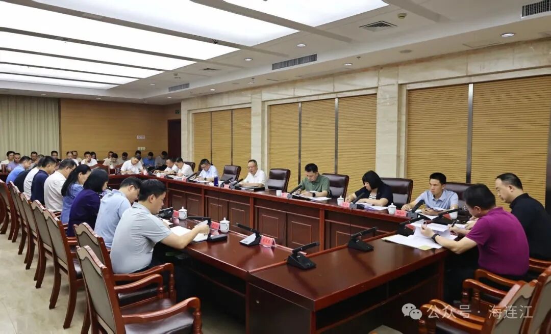 县委常委会召开会议