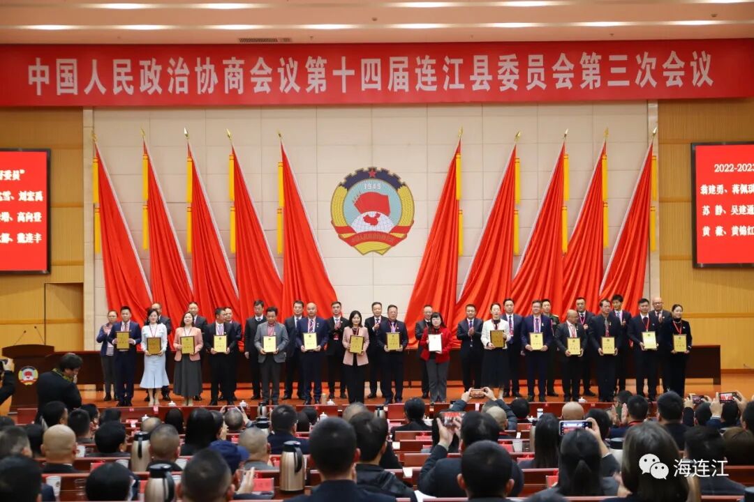 快讯！15名“好委员”、10篇“优秀提案”、6个“提案办理先进单位”受表彰