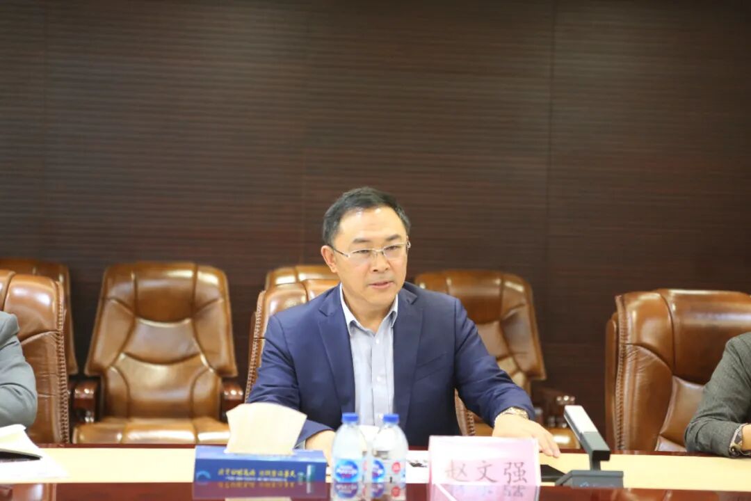 兴业集团总裁赵文强及各项目相关负责人陪同参观,并交流了项目开发和