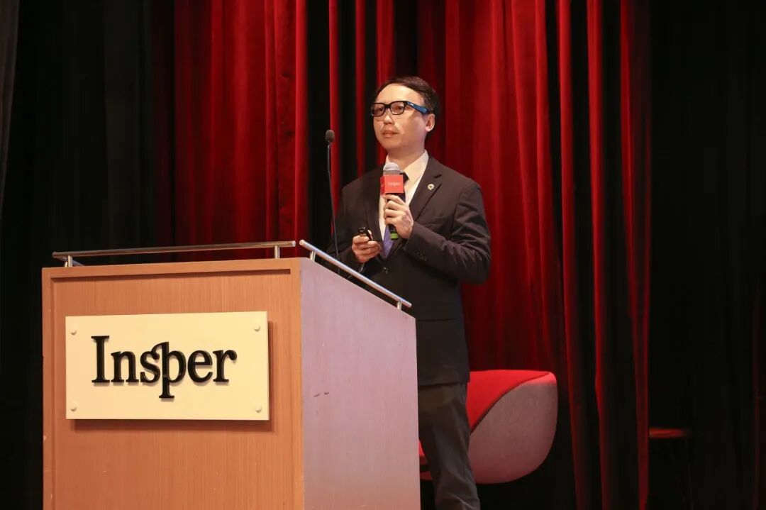 合作区统计局副局长邹贤康作中巴数字化转型推介