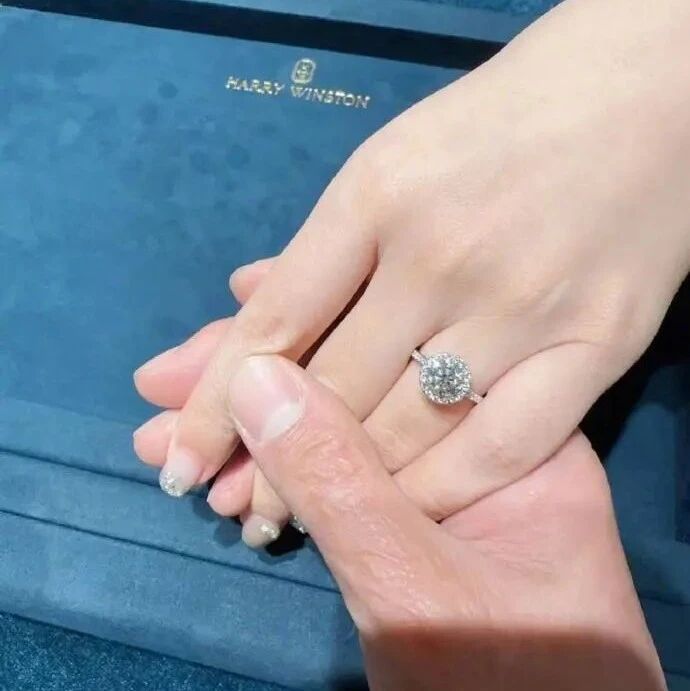 热搜第一!“俞灏明王晓晨结婚”