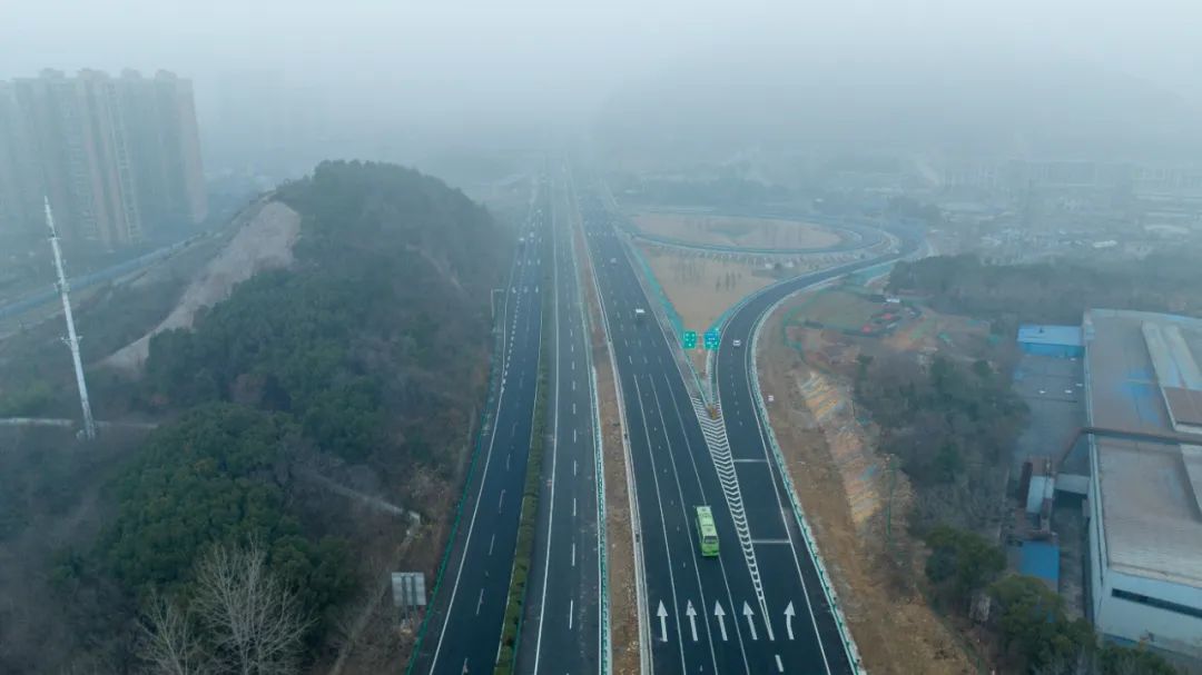 g4211寧蕪高速改擴建項目全部完工具備八車道通行條件