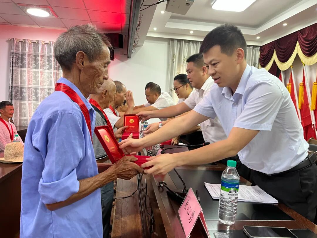 大坪乡召开"光荣在党50年"纪念章颁发仪式 | 南康区