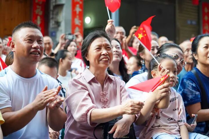 冲上热搜！跳水冠军龙道一还是rapper，上个月刚发了歌