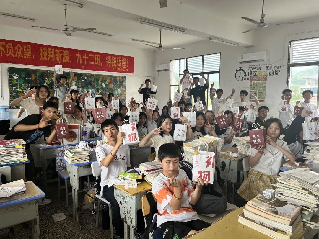 老师给毕业生的暖心寄语_美好寄语简短毕业老师_毕业季寄语老师