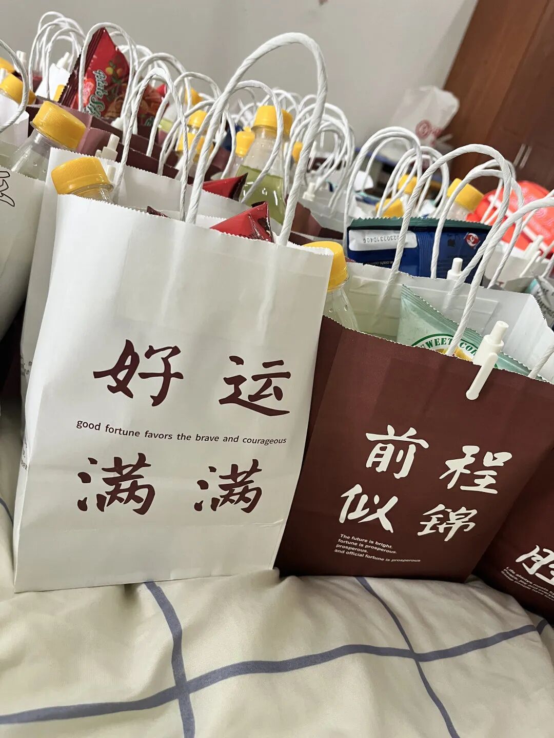 毕业季寄语老师_老师给毕业生的暖心寄语_美好寄语简短毕业老师