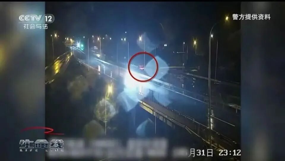 男子喝3斤白酒用智驾开车20公里