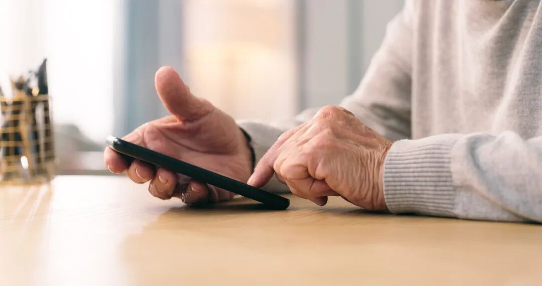 老人录视频遗嘱将房产留给儿女，为何被法院判定无效？关键在这→(图1)