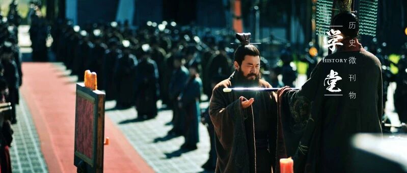 关羽攻樊城，威胁不到许都，但曹操为什么还要迁都呢