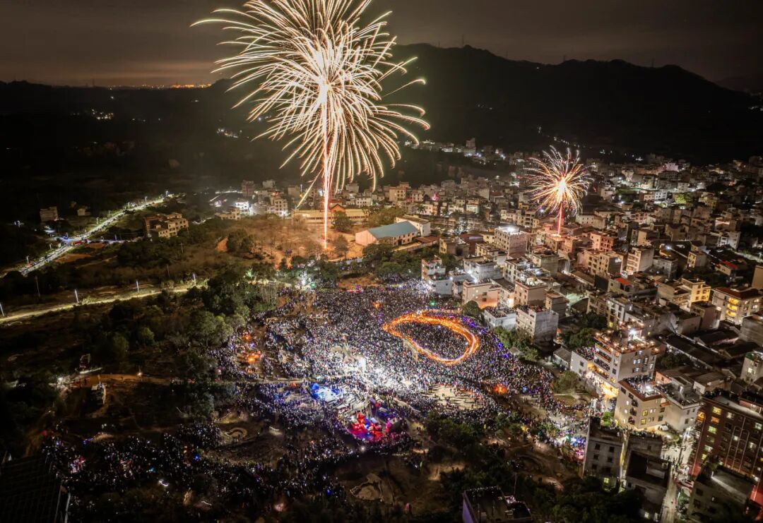 热闹的人间烟火里那一群把背影留给繁华的人
