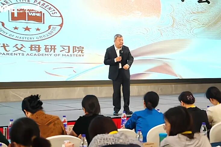 【纪琼院长导师班】真正的主持，不需要“扮演”——纪琼院长在千人导师班开课前珍贵的一课