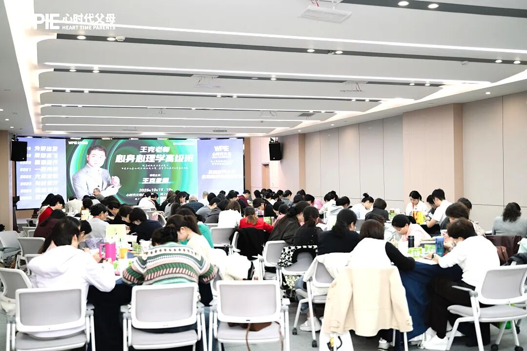 【重返校园之路——王克老师学员采访】当妈妈不再“围着孩子转”，社恐的女儿反而推开了门