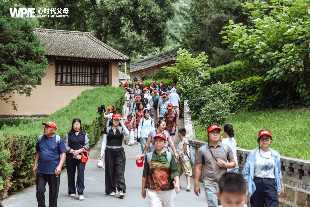 【纪琼院长家庭系统教育方案实操班】“他们砸烂了卧室门，也砸碎了我的上学梦” ——一个休学高中生的独白