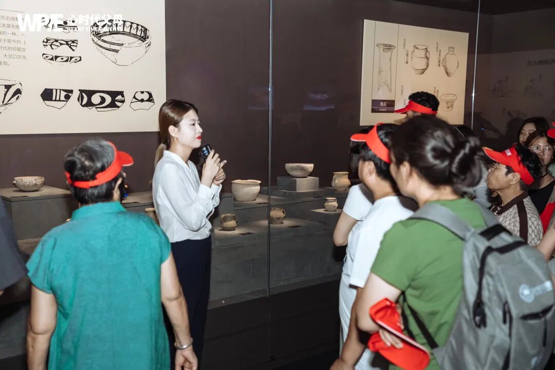 【纪琼院长家庭系统教育方案实操班】“他们砸烂了卧室门，也砸碎了我的上学梦” ——一个休学高中生的独白