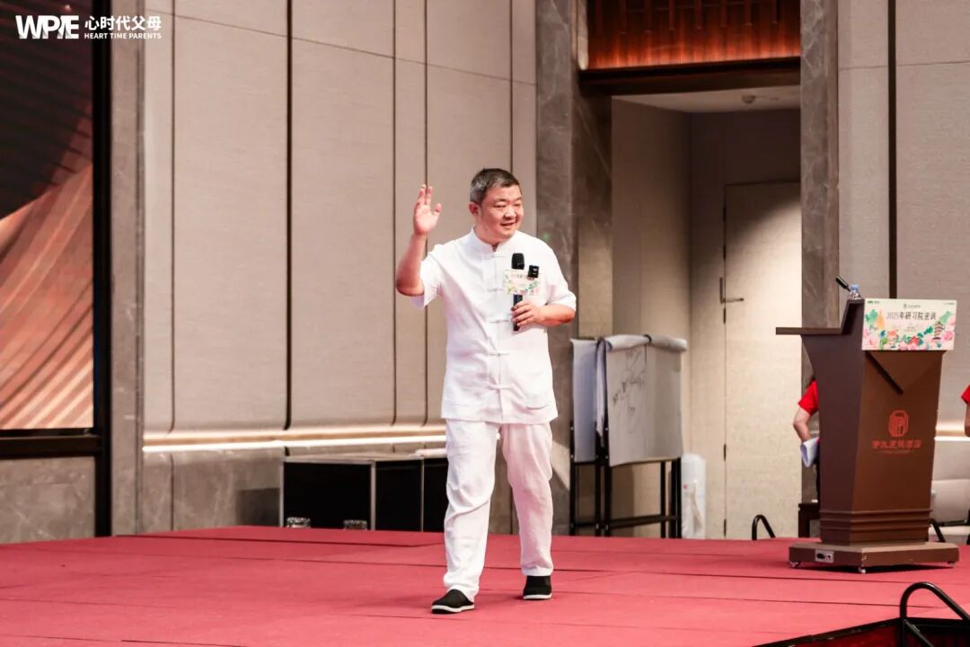 孩子砸碎3000元桌子后，王纪琼院长的回复让所有父母沉默