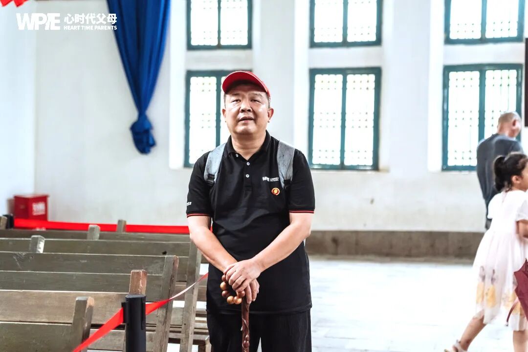 孩子要你给他买5000元的鞋才去上学！你买还是不买？