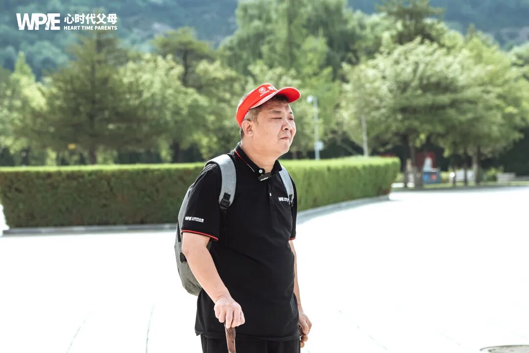 孩子要你给他买5000元的鞋才去上学！你买还是不买？