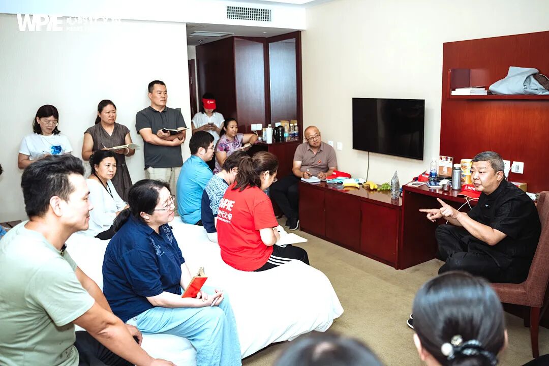 孩子要你给他买5000元的鞋才去上学！你买还是不买？