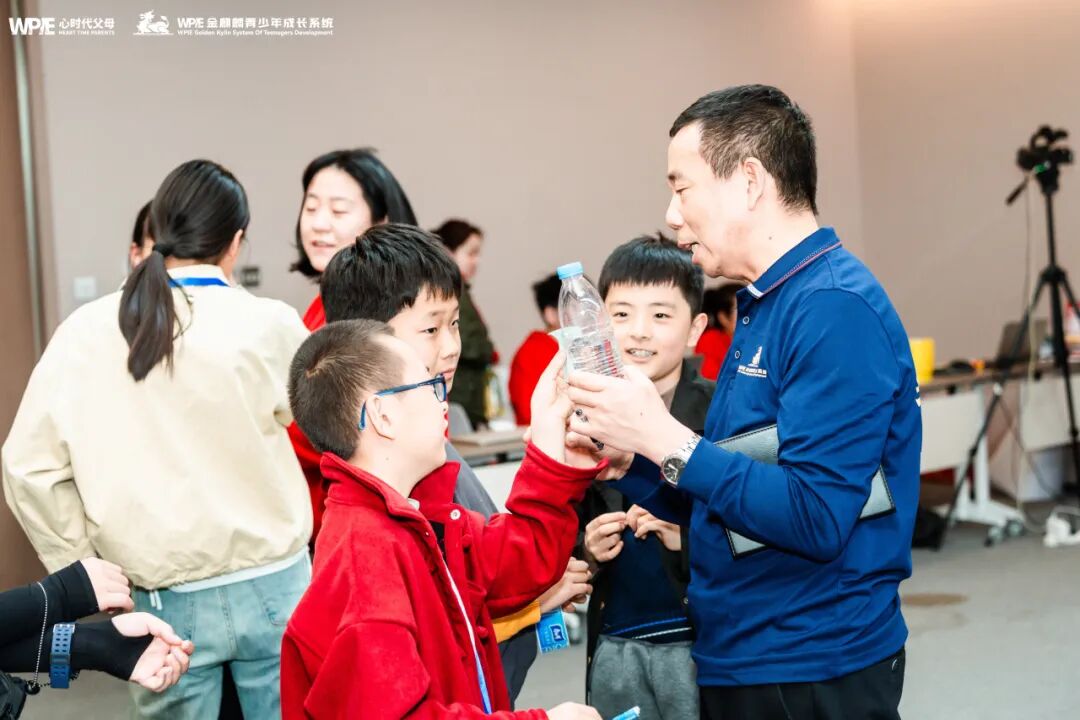 她怎么又哭了（学生频繁丢作业哭泣，老师智慧引导！）