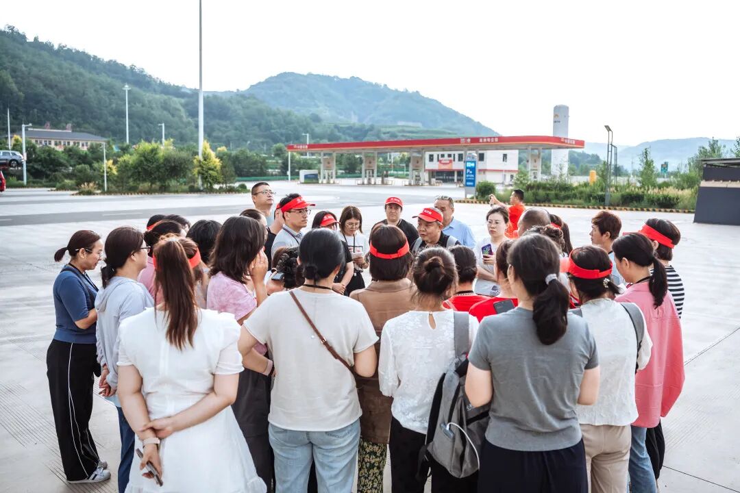 【咱们的故事】从建筑玻璃到心灵灯塔——邱松建老师：“陪孩子长大的路上，我也经历了第二次成长！”