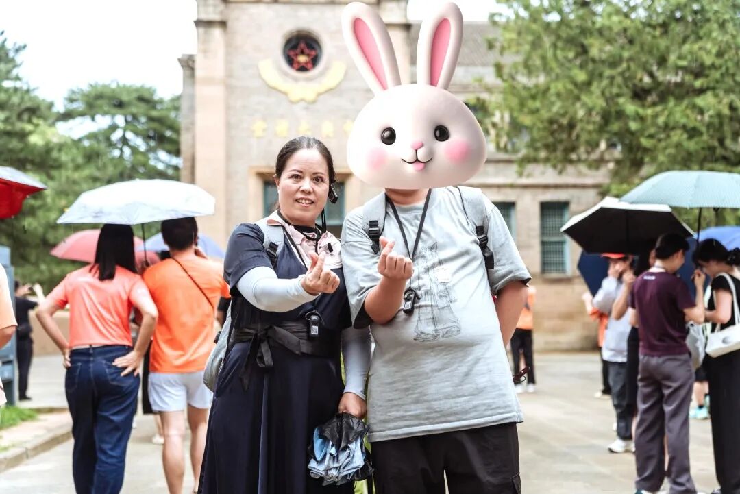 【咱们的故事】从建筑玻璃到心灵灯塔——邱松建老师：“陪孩子长大的路上，我也经历了第二次成长！”