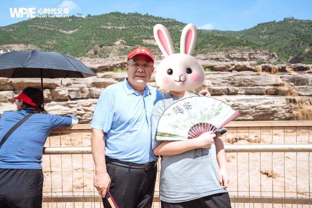 【咱们的故事】从建筑玻璃到心灵灯塔——邱松建老师：“陪孩子长大的路上，我也经历了第二次成长！”