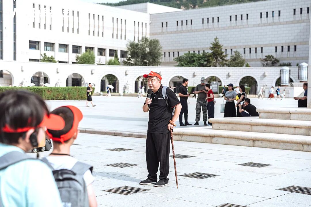 【咱们的故事】从建筑玻璃到心灵灯塔——邱松建老师：“陪孩子长大的路上，我也经历了第二次成长！”