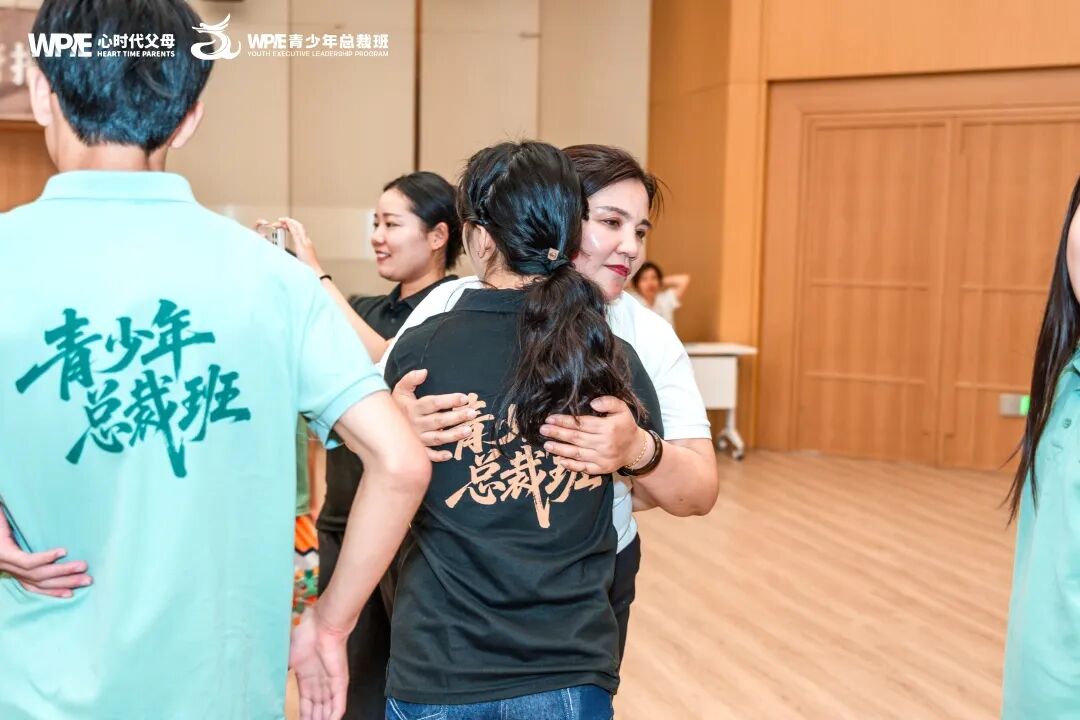  从“沉默少年”到“发光小太阳”：一个背影，让老师泪流满面