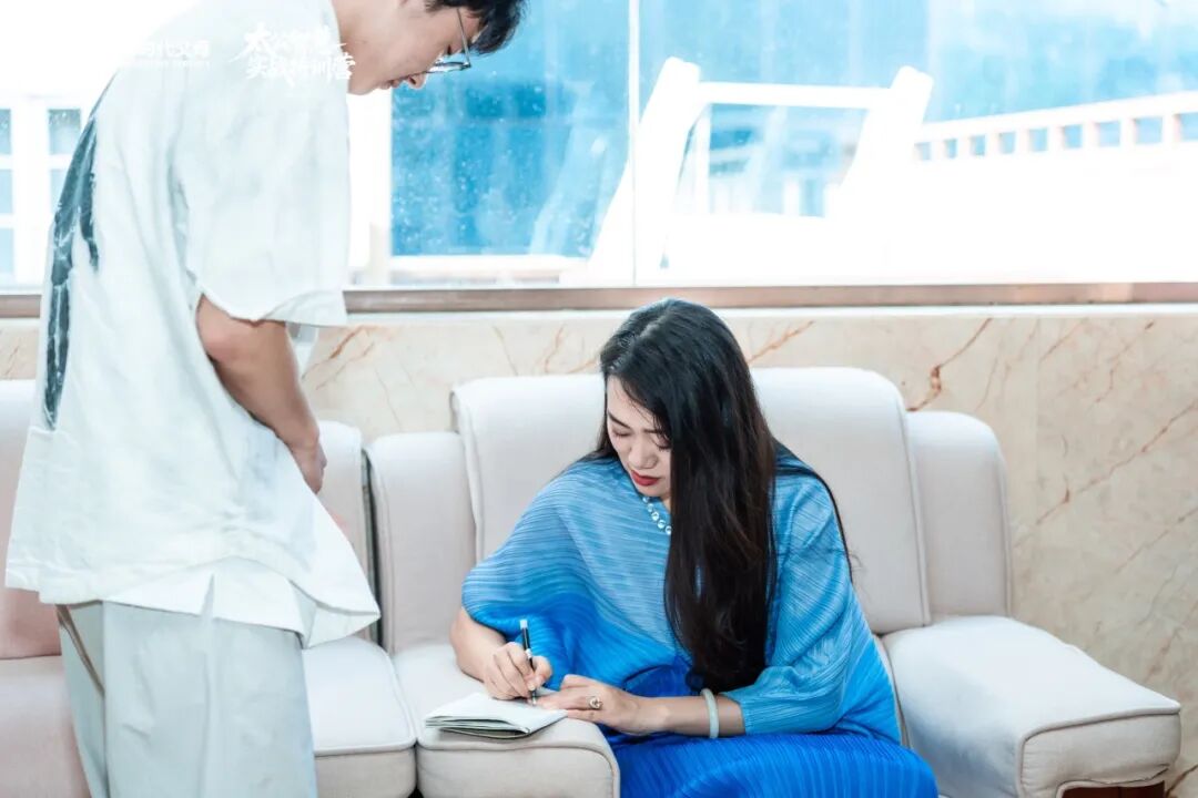 演说即能量：泳瑱老师用高手思维，教你如何在困境中涅槃重生