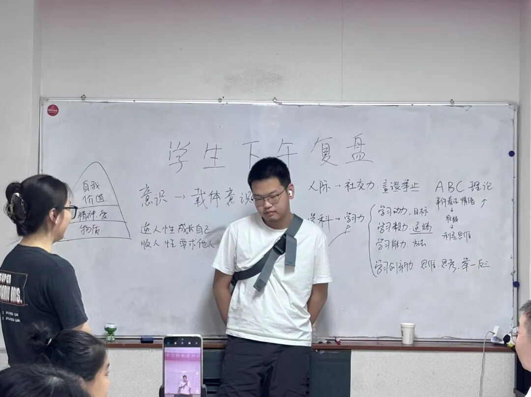 来自狮子王的喜讯（一）从“孤岛”到“桥梁”：16岁“小说家”小阳的破茧成蝶