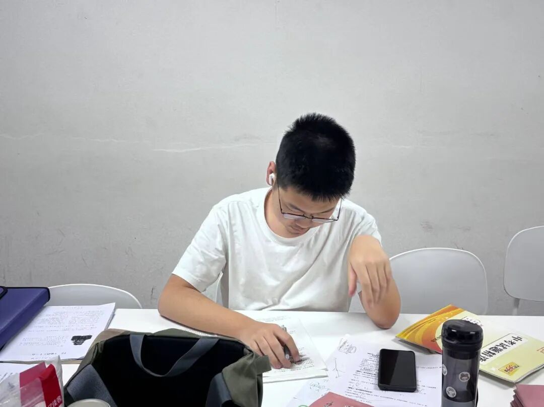 来自狮子王的喜讯（一）从“孤岛”到“桥梁”：16岁“小说家”小阳的破茧成蝶